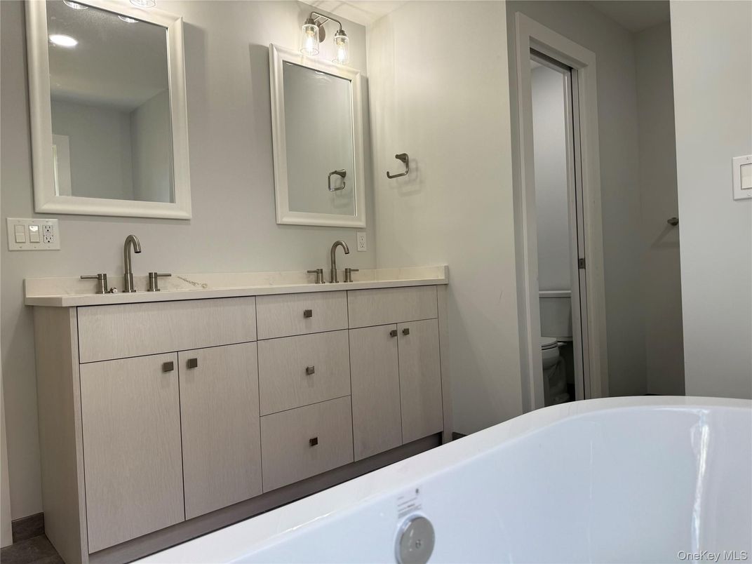 Bathroom, Dual Sink Vanities, Interior