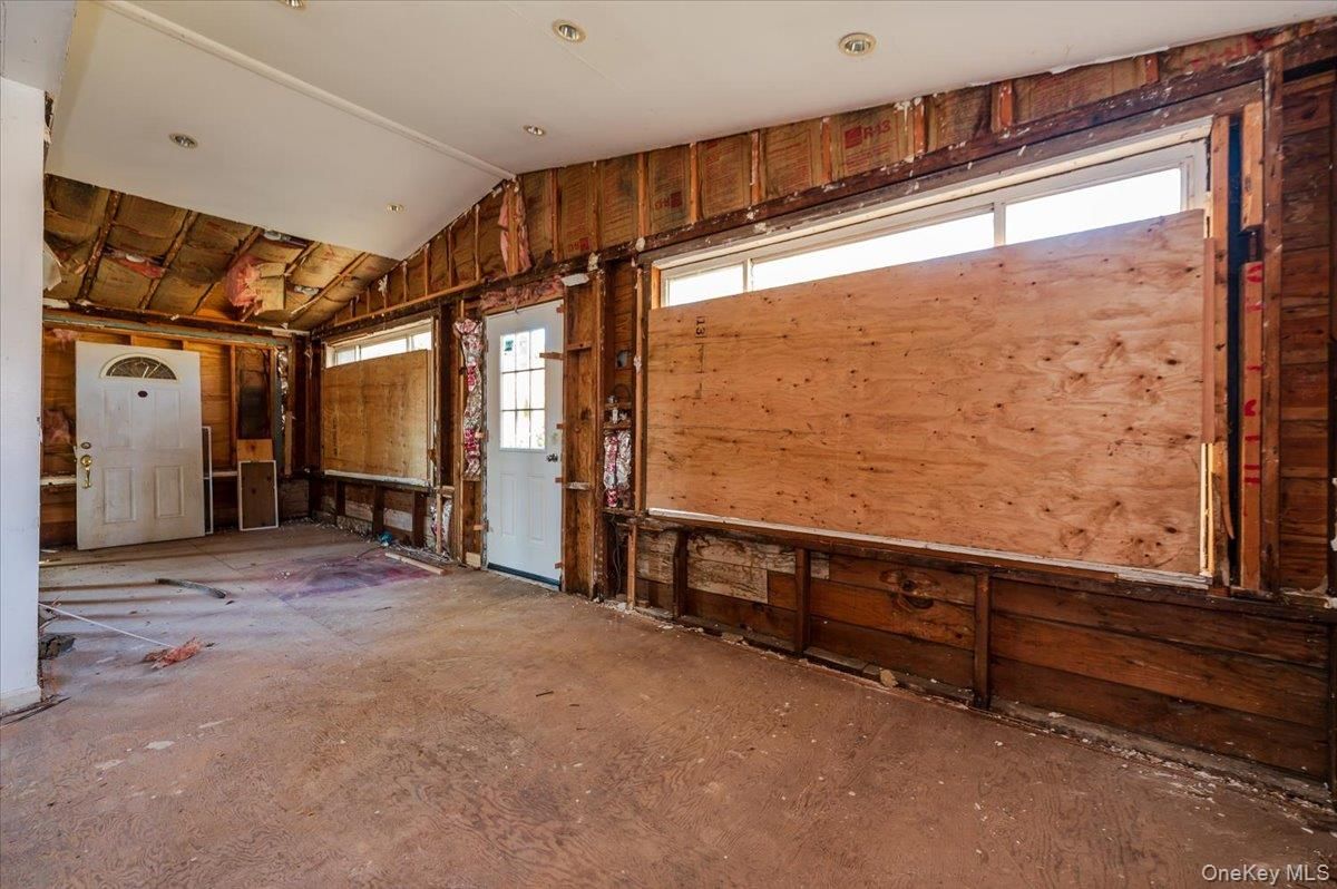 Empty room, Interior, Recessed Lighting, Wooden Walls