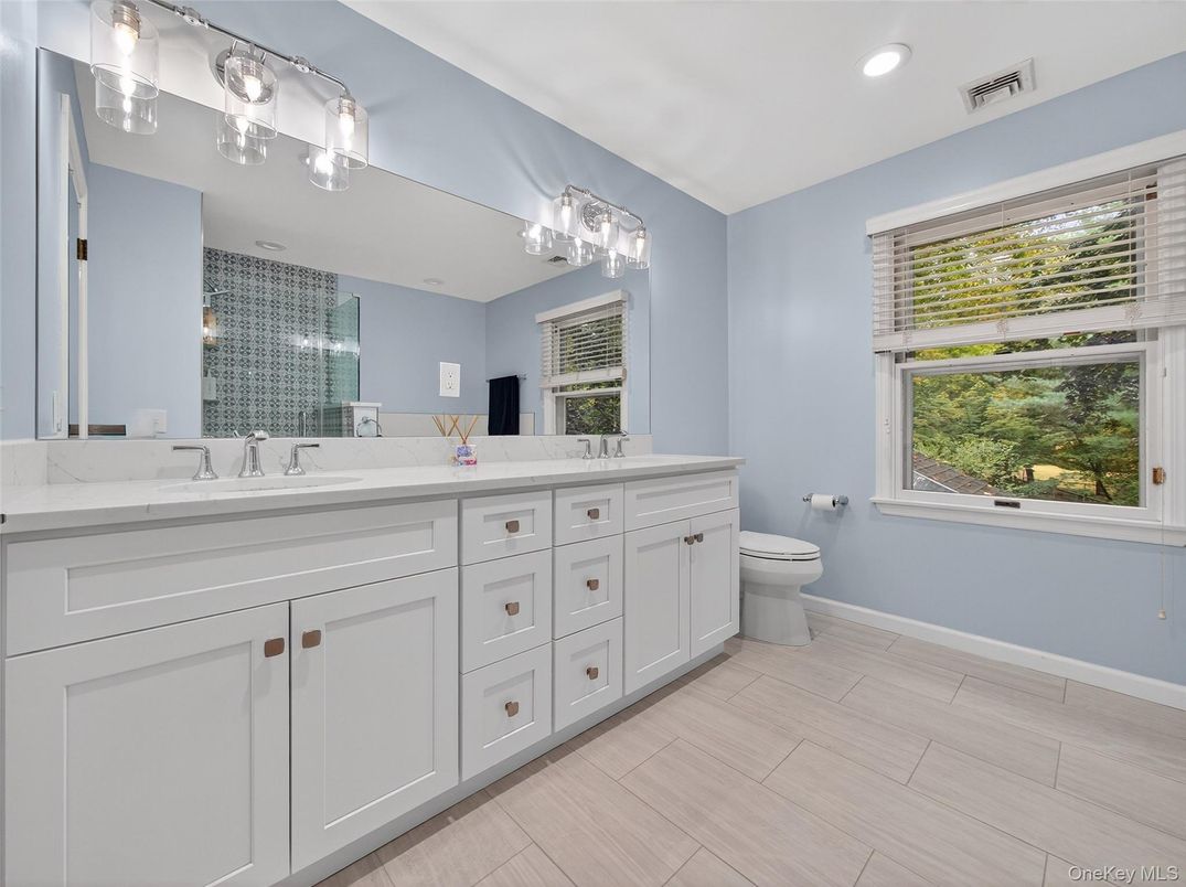 Bathroom, Dual Sink Vanities, Interior, Recessed Lighting