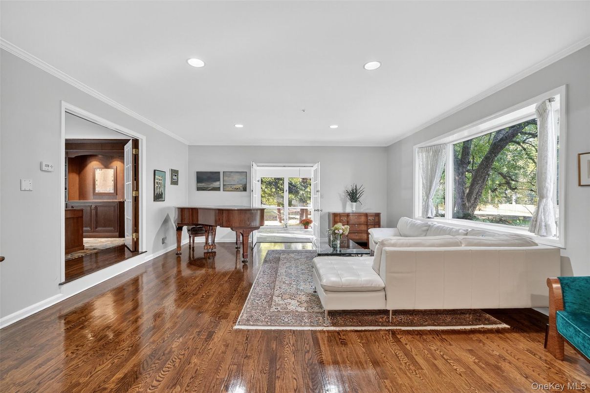 Interior, Living room, Piano, Recessed Lighting, Wood Texture Flooring
