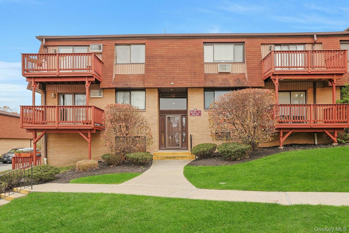 Exterior, Facade, Brick Facade, Raised Ranch