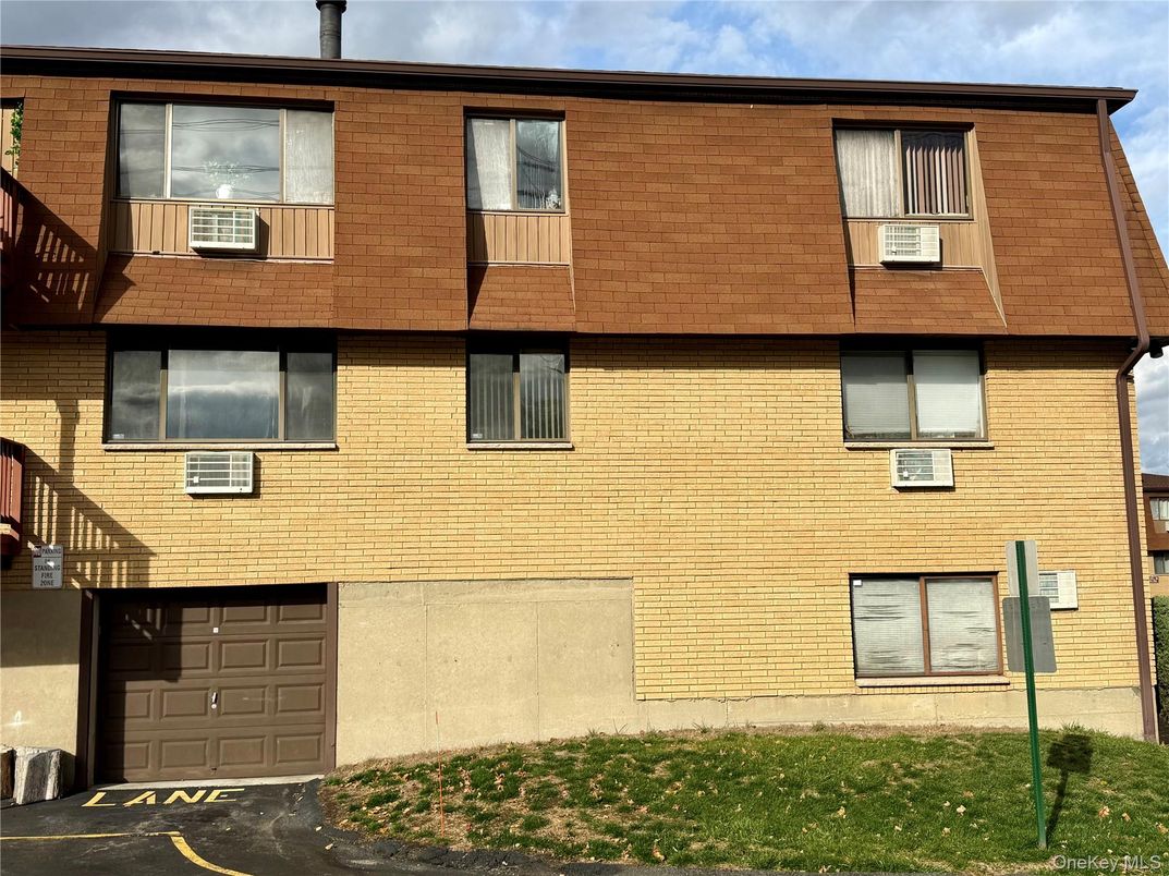 Attached, Exterior, Facade, Brick Facade, Rowhouse