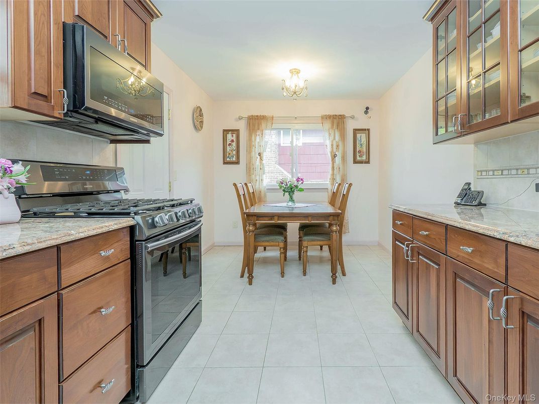 Chandelier, Dining room, Interior, Kitchen