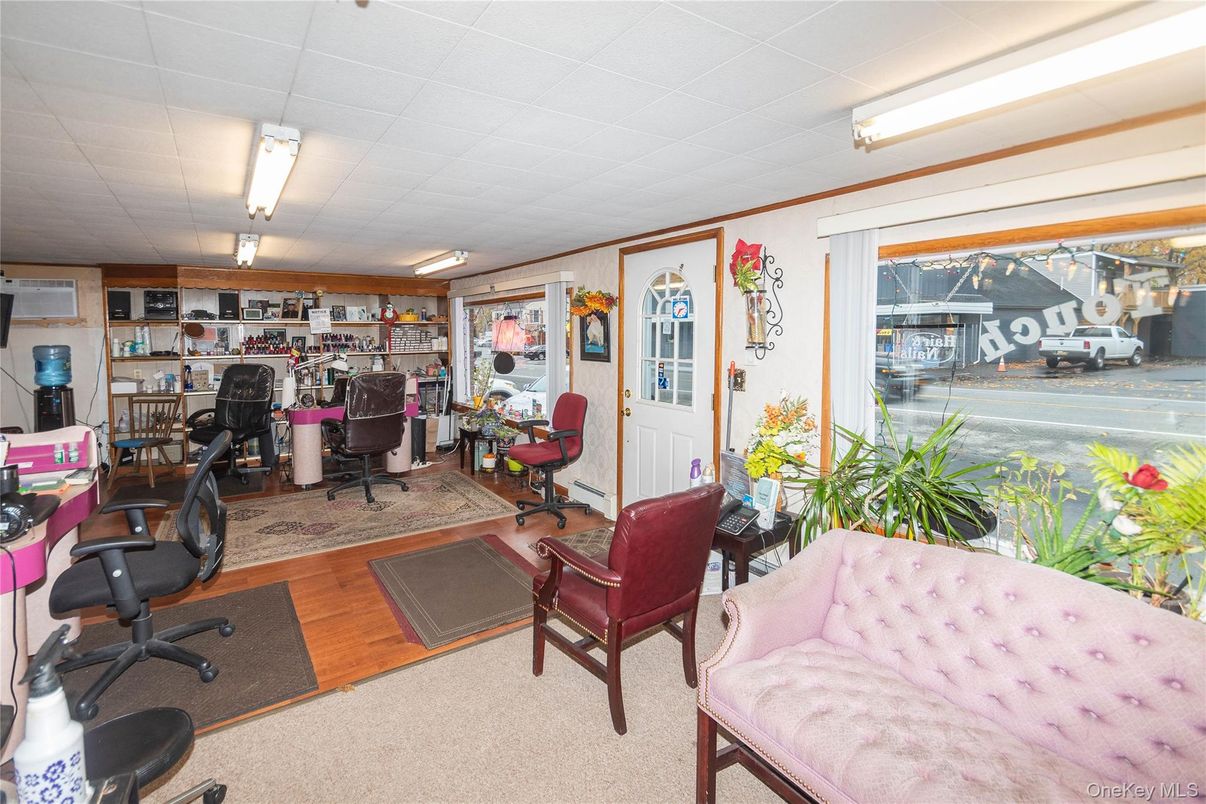 Home Office, Interior