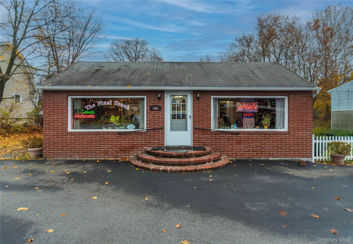 Exterior, Facade, Brick Facade, Cape Cod