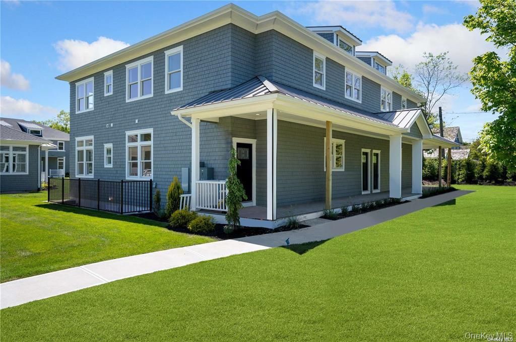 Exterior, Facade, American Foursquare
