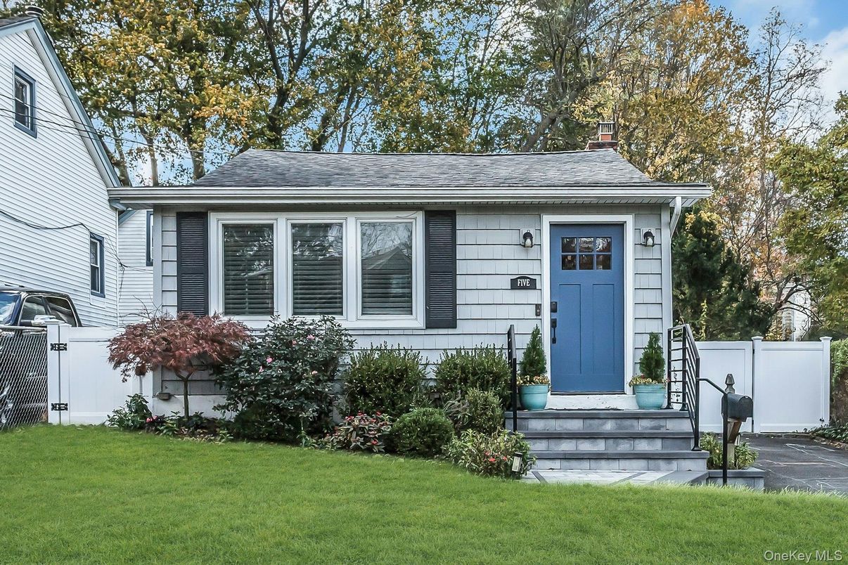 Exterior, Facade, Cape Cod
