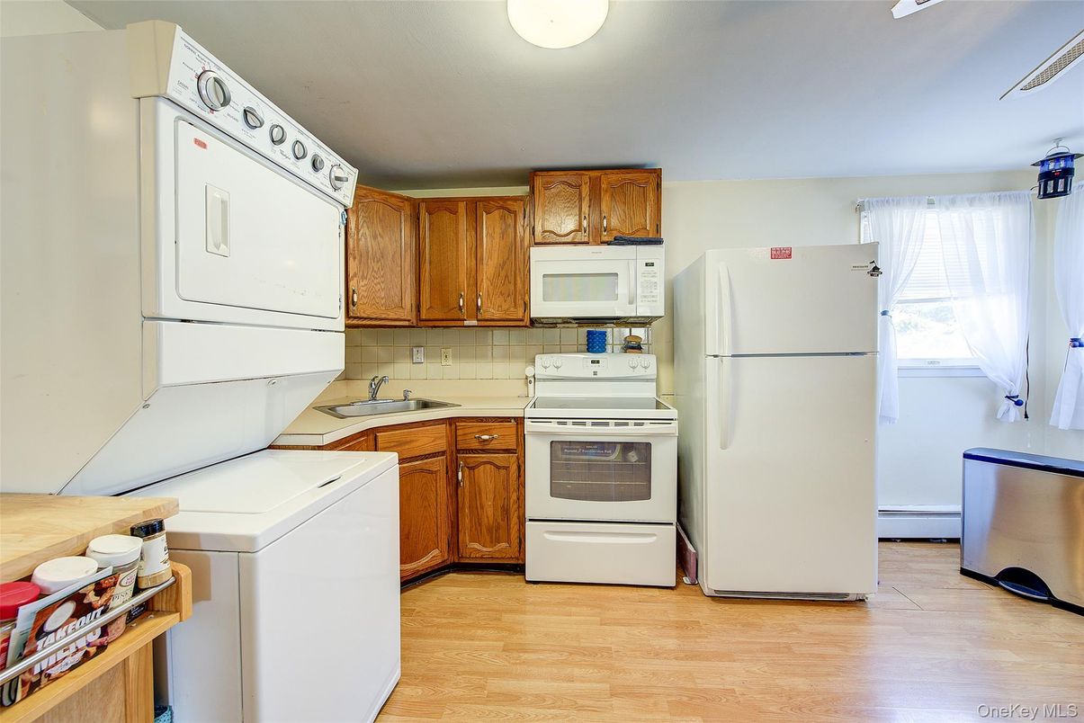 Interior, Kitchen, Washer, Wood Texture Flooring