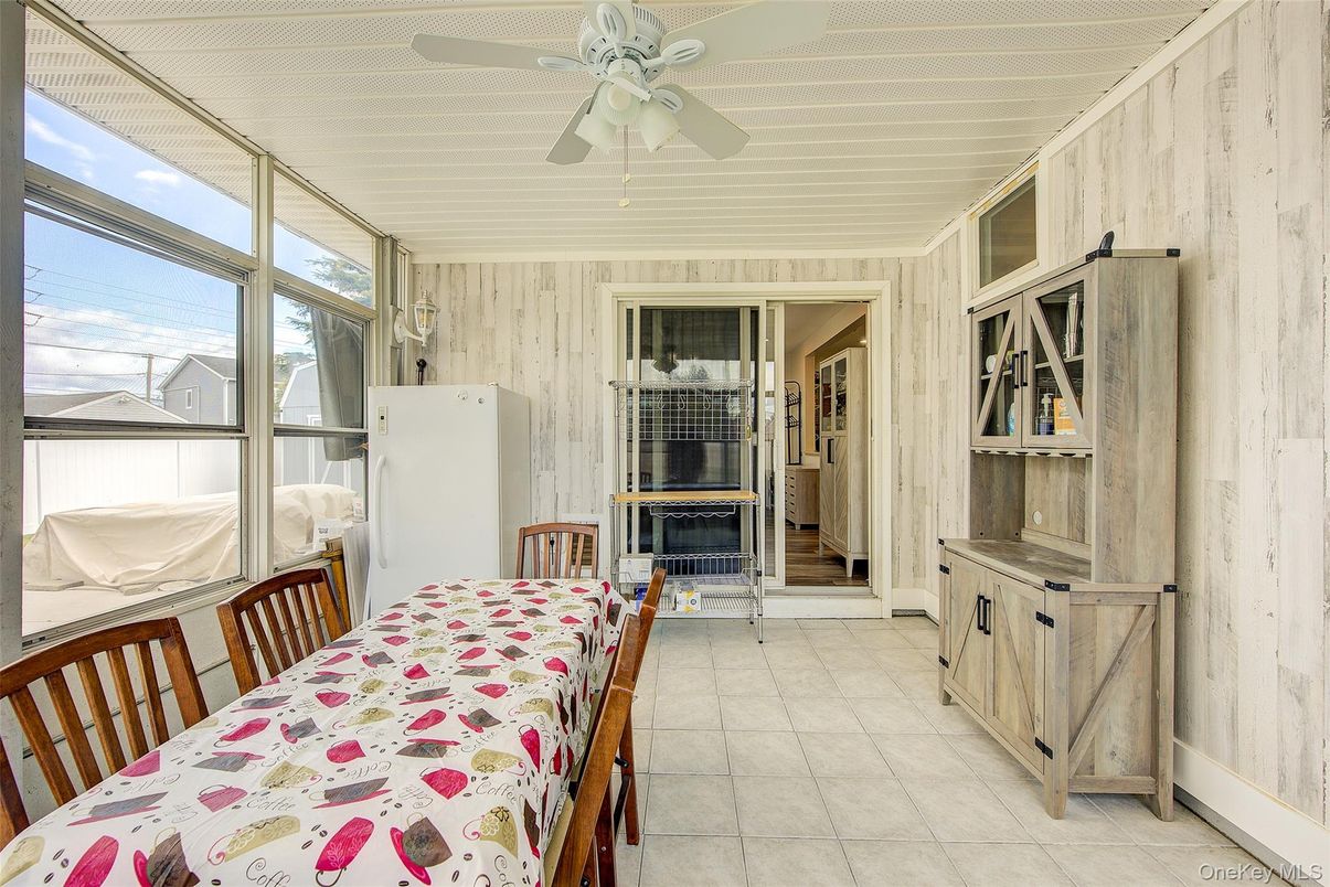 Dining room, Interior