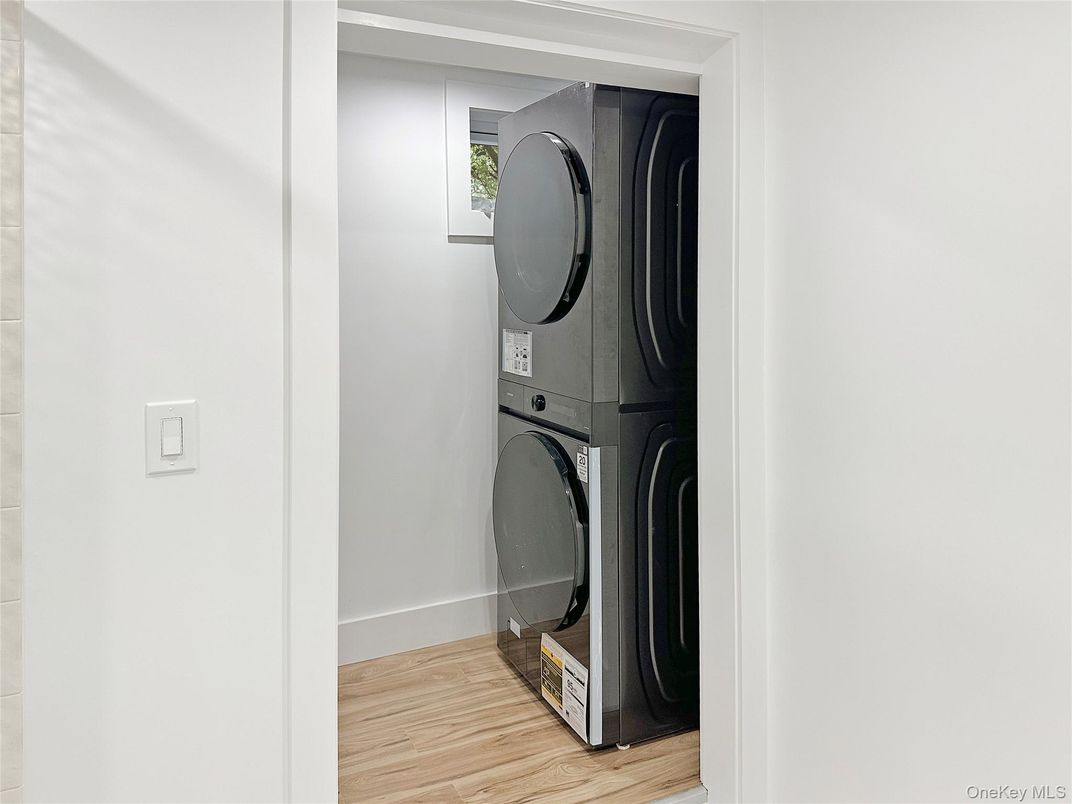 Interior, Utility Closets, Washer, Wood Texture Flooring