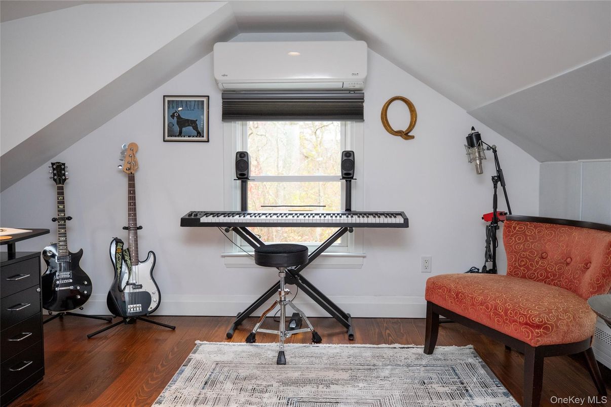 Fitness Equipment, Interior, Recessed Lighting, Wood Texture Flooring