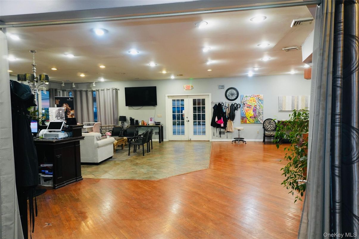 Chandelier, Interior, Living room, Recessed Lighting, Wood Texture Flooring