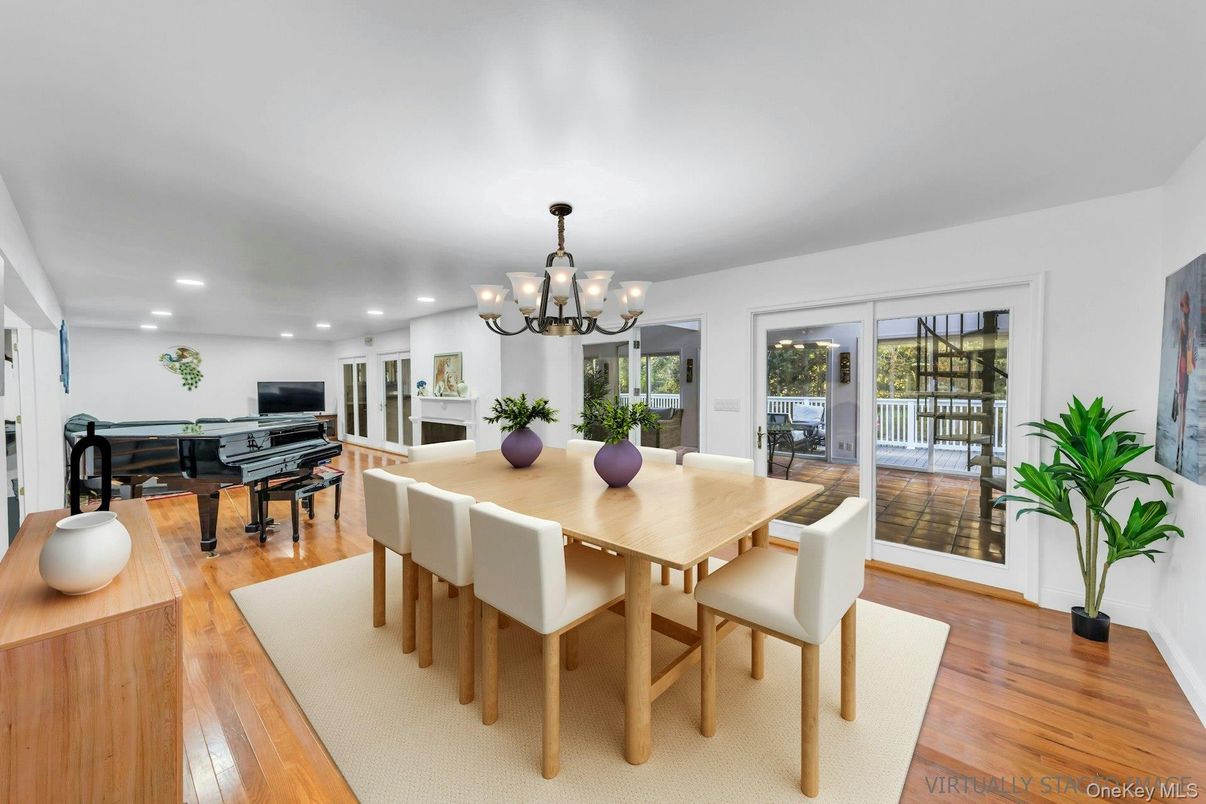 Chandelier, Dining room, Interior, Piano, Recessed Lighting, Wood Texture Flooring