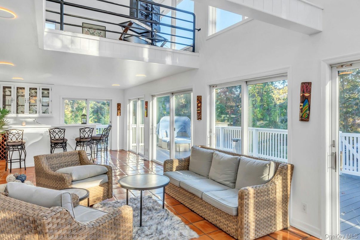 Dining room, Interior, Living room, Recessed Lighting, Wood Texture Flooring