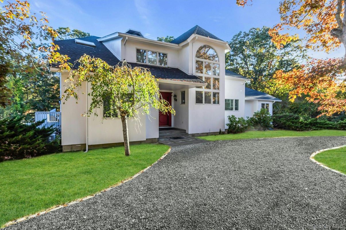 Exterior, Facade, Modern