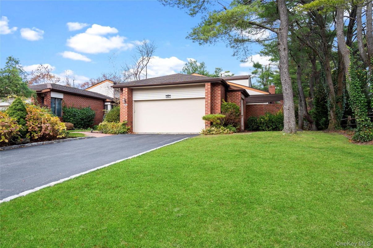 Attached, Exterior, Facade, Brick Facade, Ranch