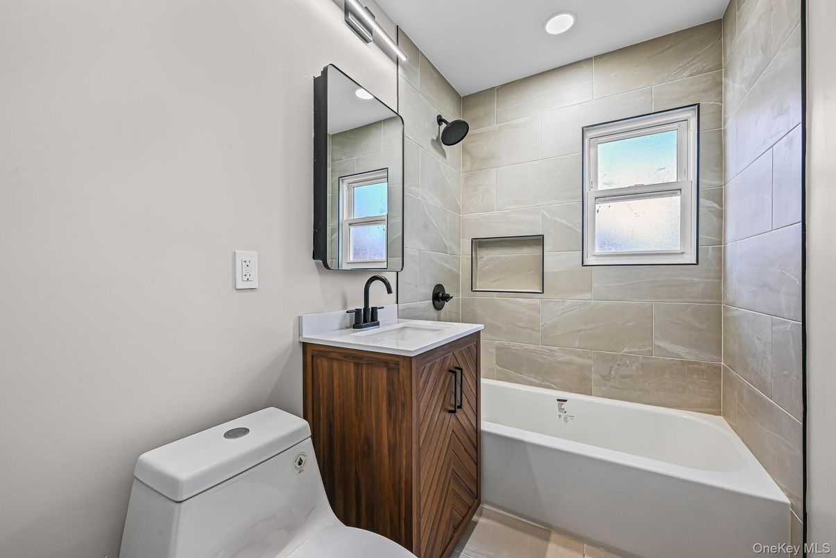 Bathroom, Interior, Recessed Lighting
