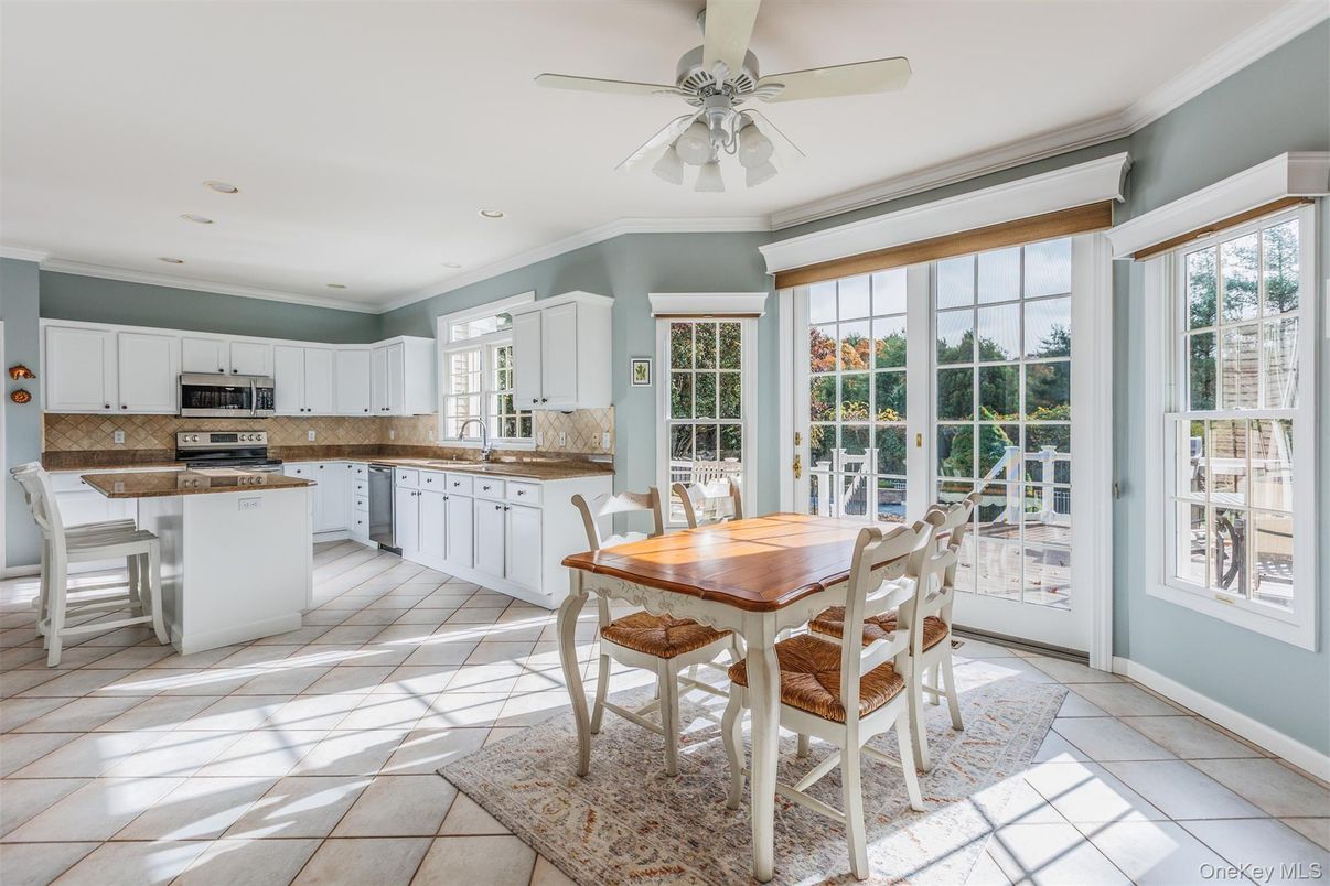 Dining room, Interior, Kitchen, Recessed Lighting