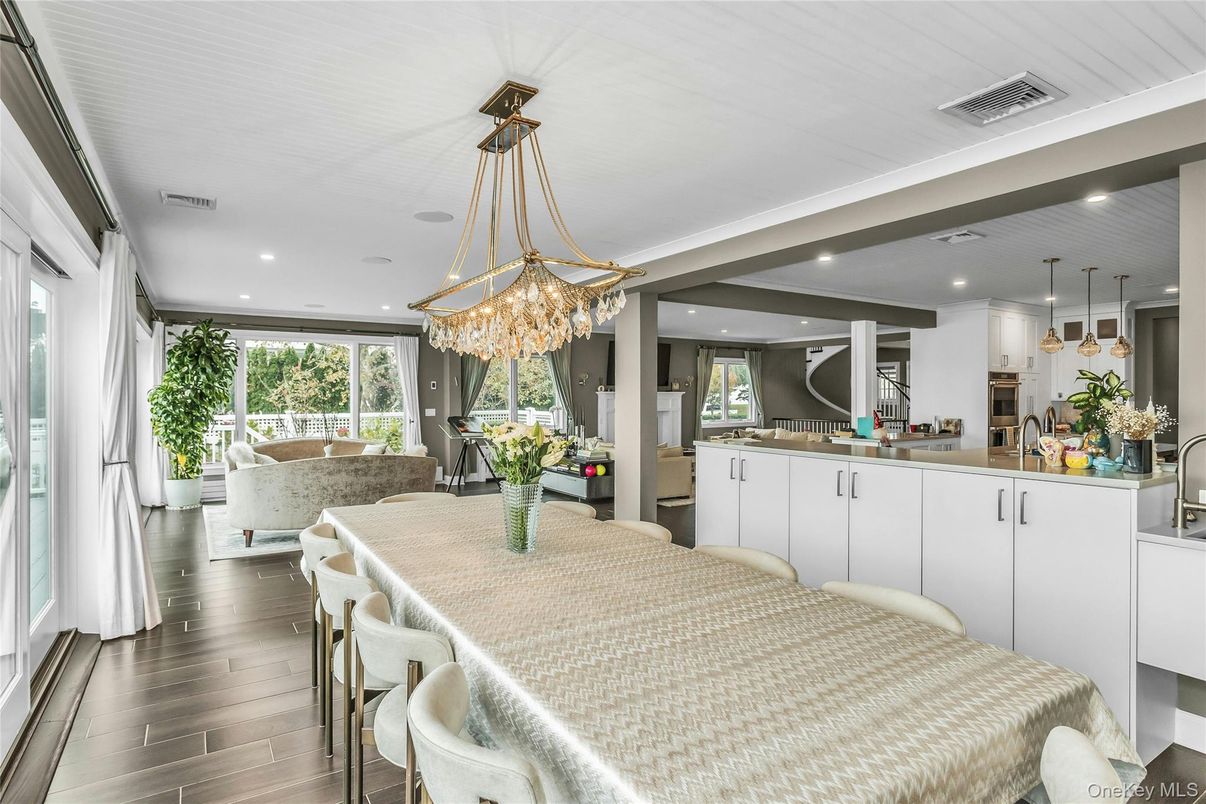 Chandelier, Dining room, Interior, Kitchen, Pendant Lights, Recessed Lighting, Wood Texture Flooring