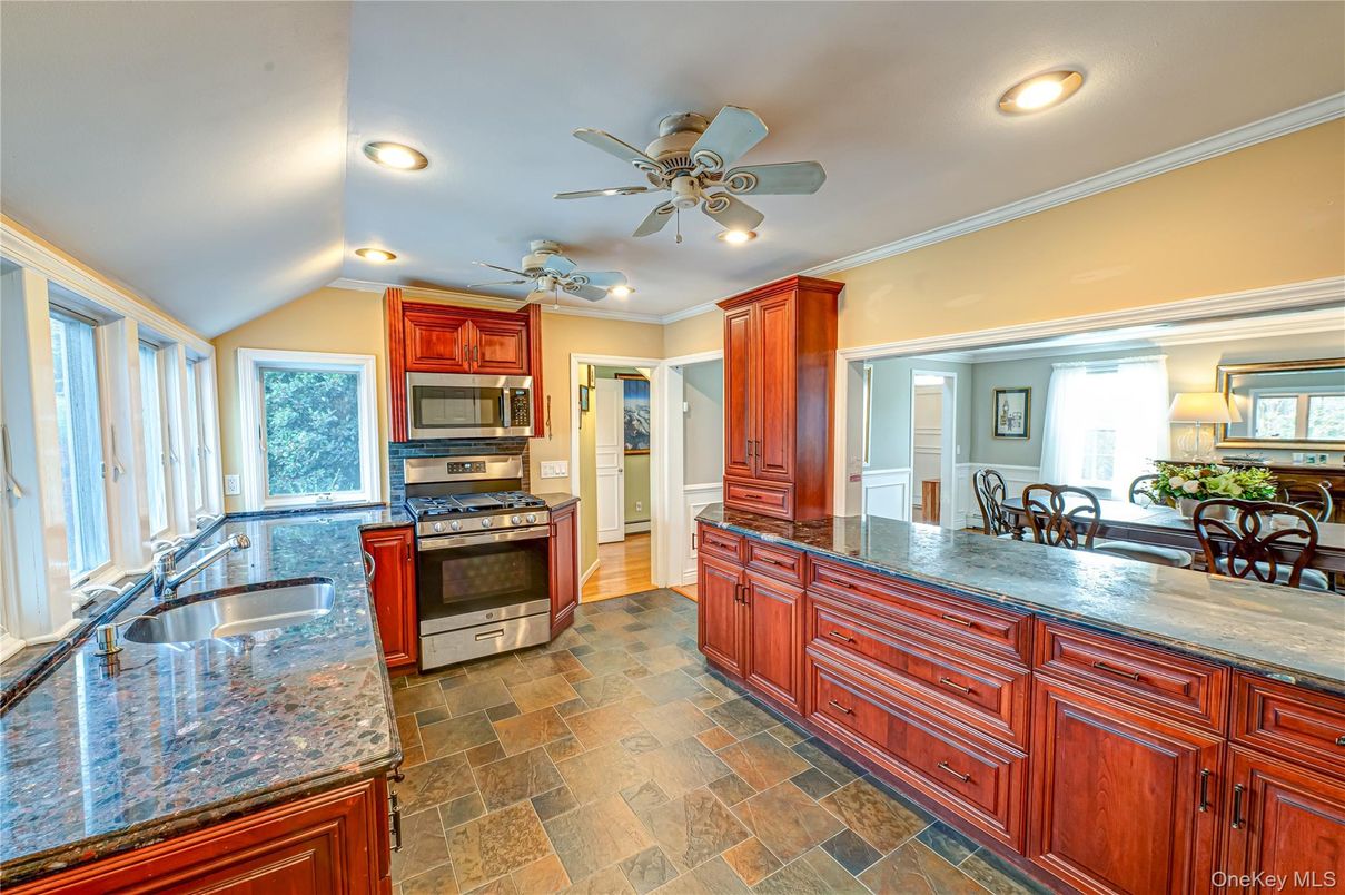 Dining room, Interior, Kitchen, Recessed Lighting, Stainless Steel Appliances
