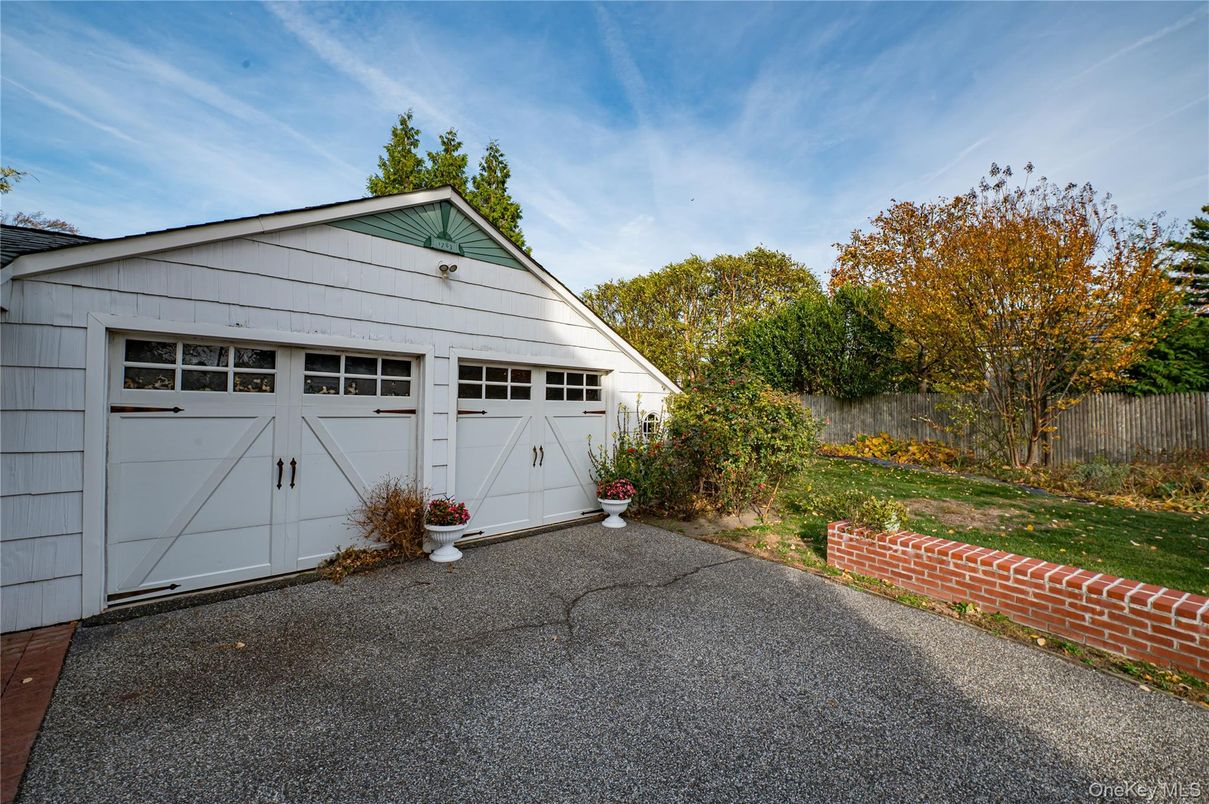 Detached Garage, Exterior