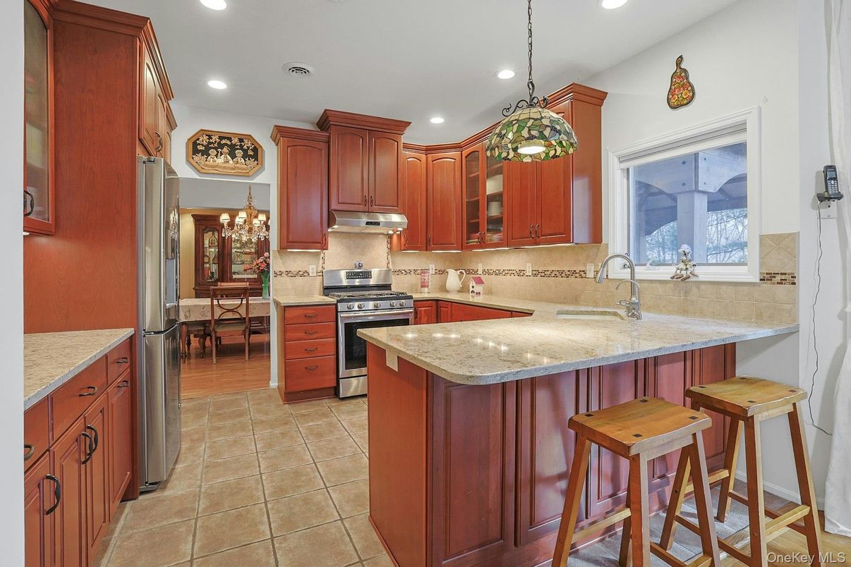 Dining room, Interior, Kitchen, Pendant Lights, Recessed Lighting, Stainless Steel Appliances
