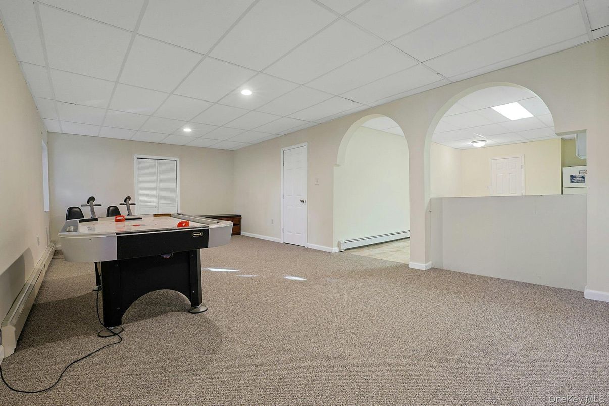 Game Room, Interior, Recessed Lighting