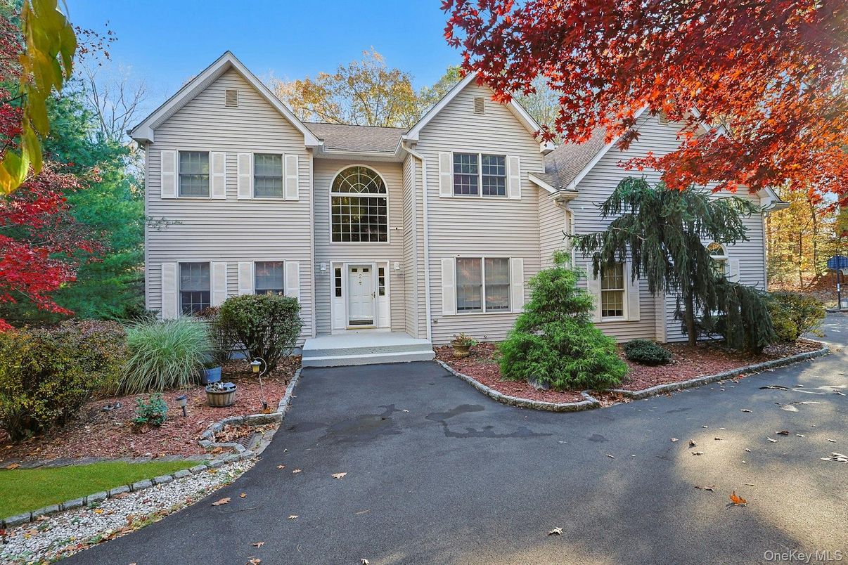 Exterior, Facade, Farmhouse