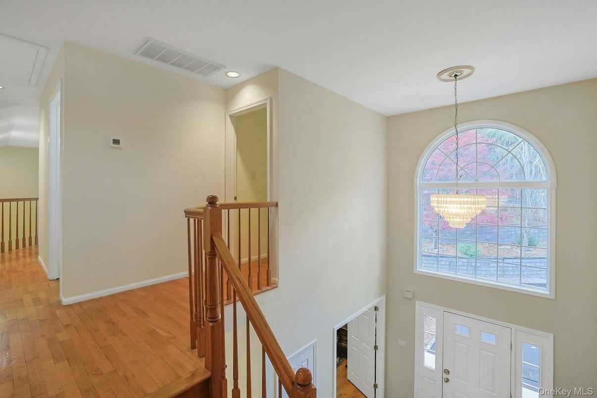 Interior, Pendant Lights, Recessed Lighting, Wood Texture Flooring