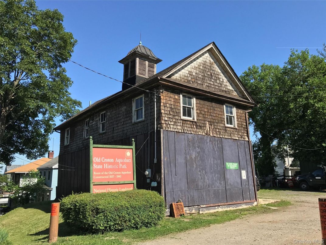 Exterior, Facade, None