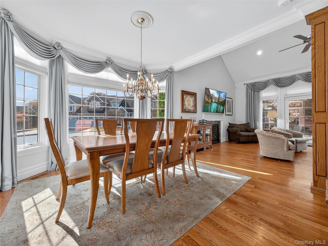 Chandelier, Dining room, Interior, Living room, Recessed Lighting, Wood Texture Flooring