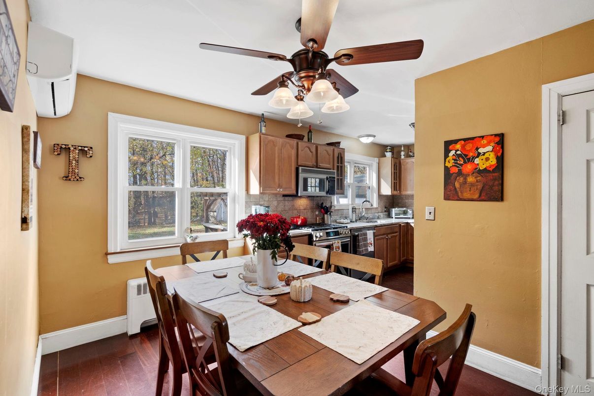 Dining room, Interior, Kitchen, Stainless Steel Appliances, Wood Texture Flooring