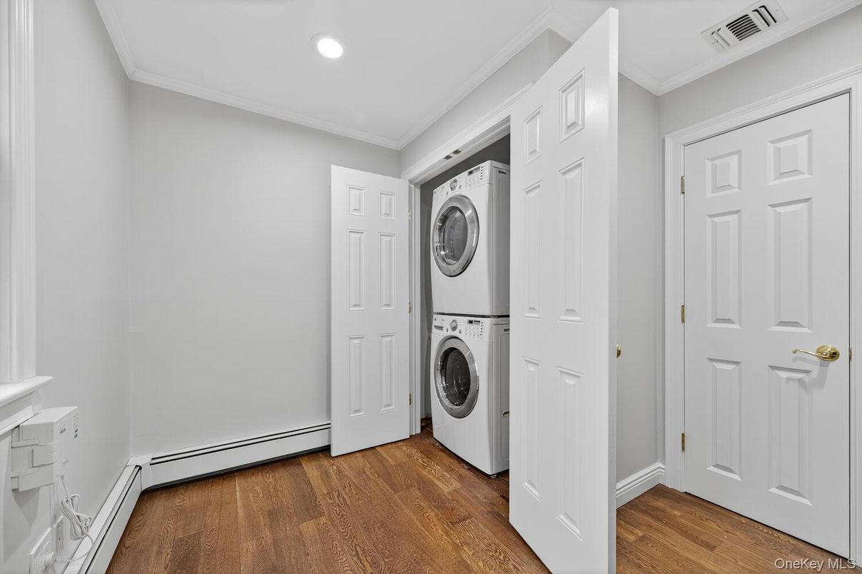 Interior, Recessed Lighting, Utility Closets, Washer, Wood Texture Flooring