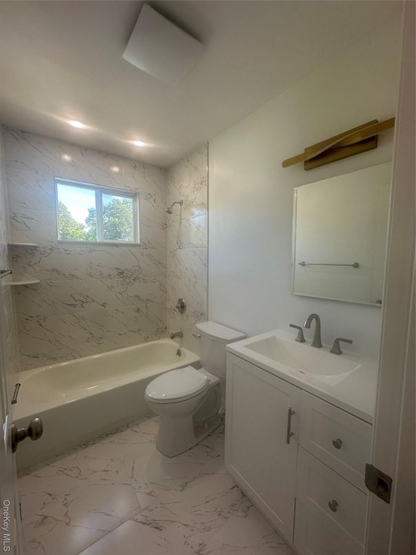Bathroom, Interior, Marble, Marble Walls, Recessed Lighting