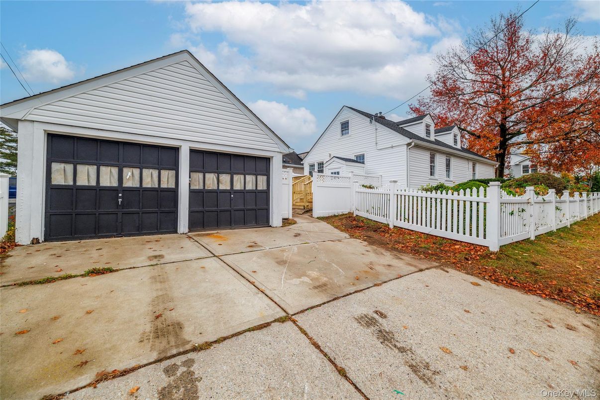 Detached Garage, Exterior
