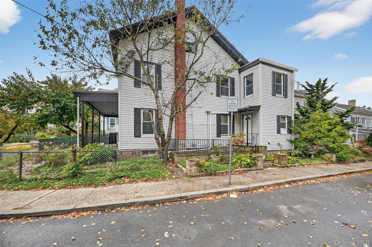 Exterior, Facade, Queen Anne Victorian