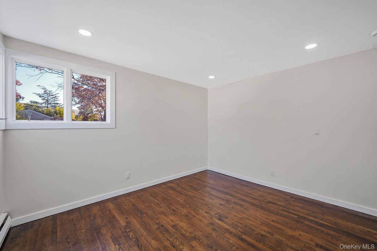 Empty room, Interior, Recessed Lighting, Wood Texture Flooring