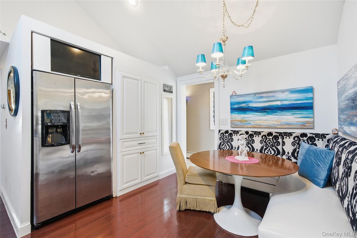 Chandelier, Dining room, Interior, Recessed Lighting, Stainless Steel Appliances, Wood Texture Flooring