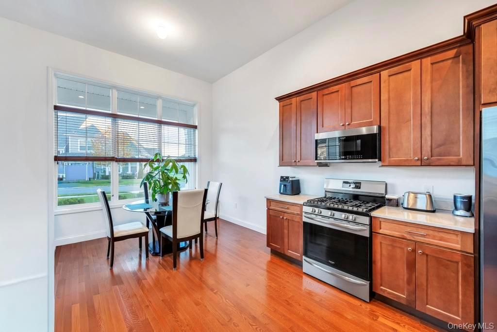 Dining room, Interior, Kitchen, Stainless Steel Appliances, Wood Texture Flooring