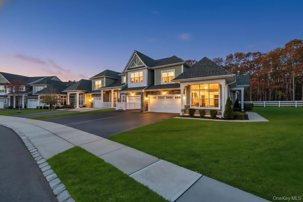 Attached, Exterior, Facade, Queen Anne Victorian