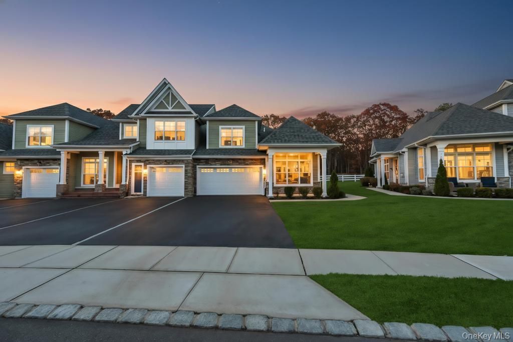 Attached, Exterior, Facade, Queen Anne Victorian