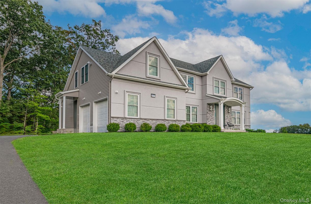 Attached, Exterior, Facade, Farmhouse