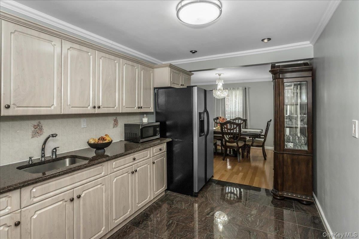 Chandelier, Dining room, Interior, Kitchen, Recessed Lighting, Wood Texture Flooring