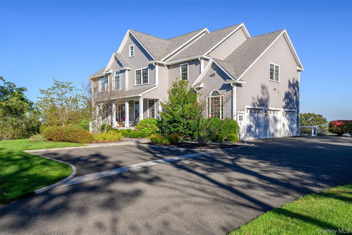 Attached, Exterior, Facade, Farmhouse
