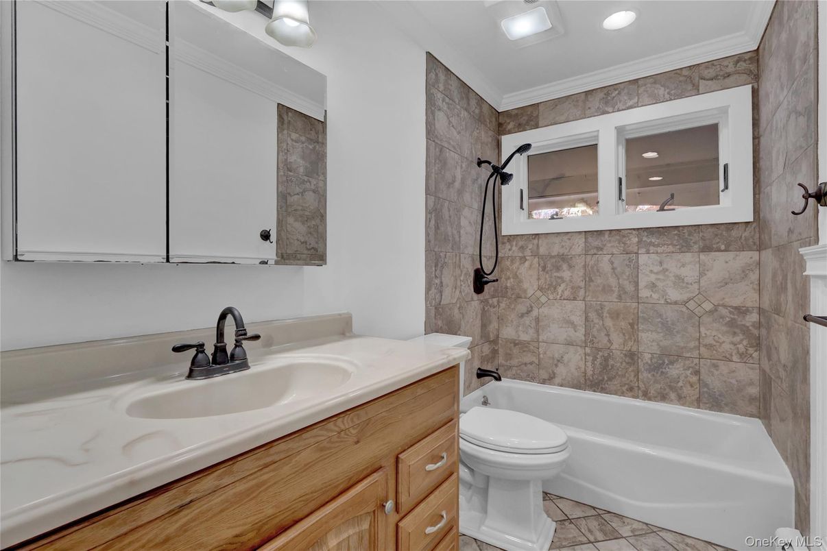 Bathroom, Interior, Recessed Lighting