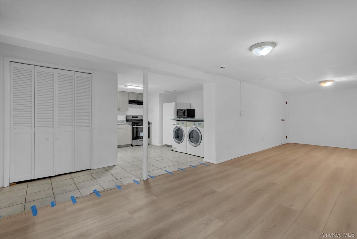Empty room, Interior, Kitchen, Washer, Wood Texture Flooring