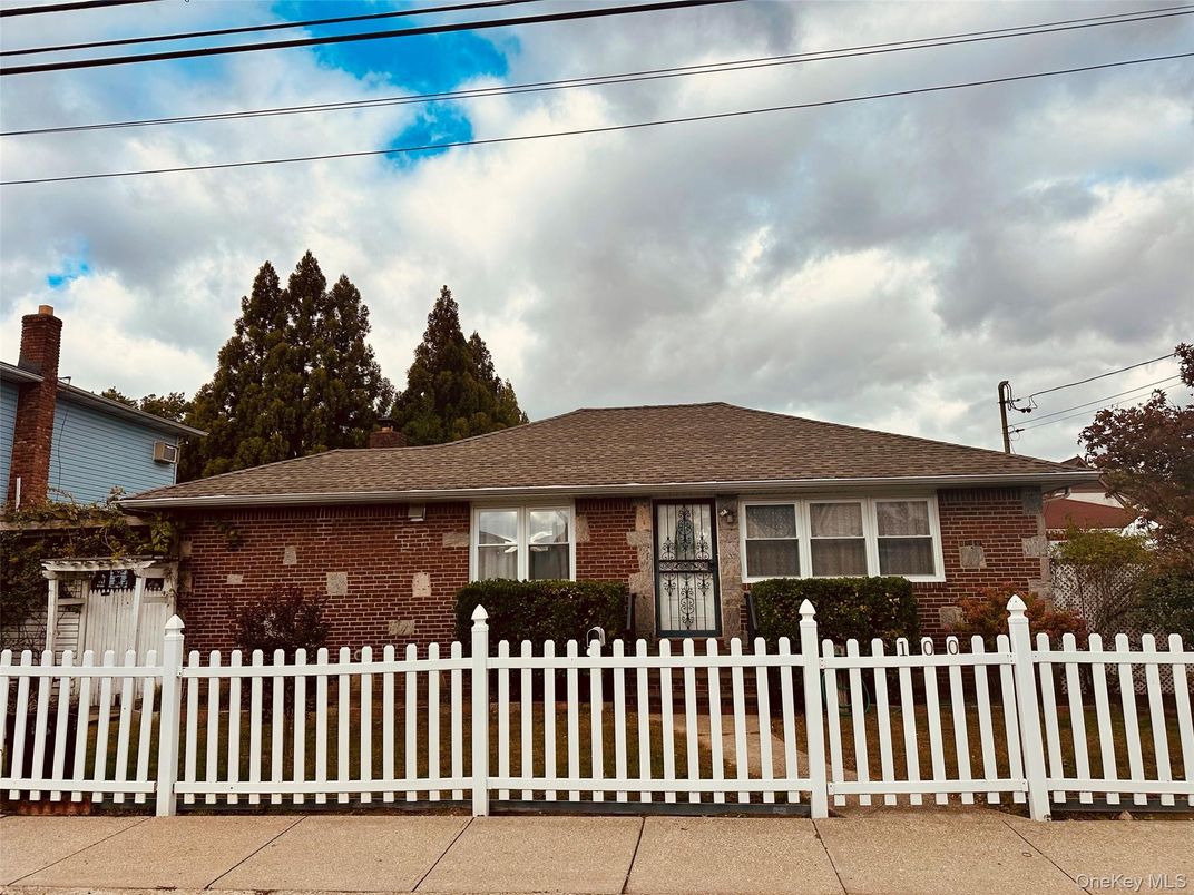 Exterior, Facade, Brick Facade, Ranch