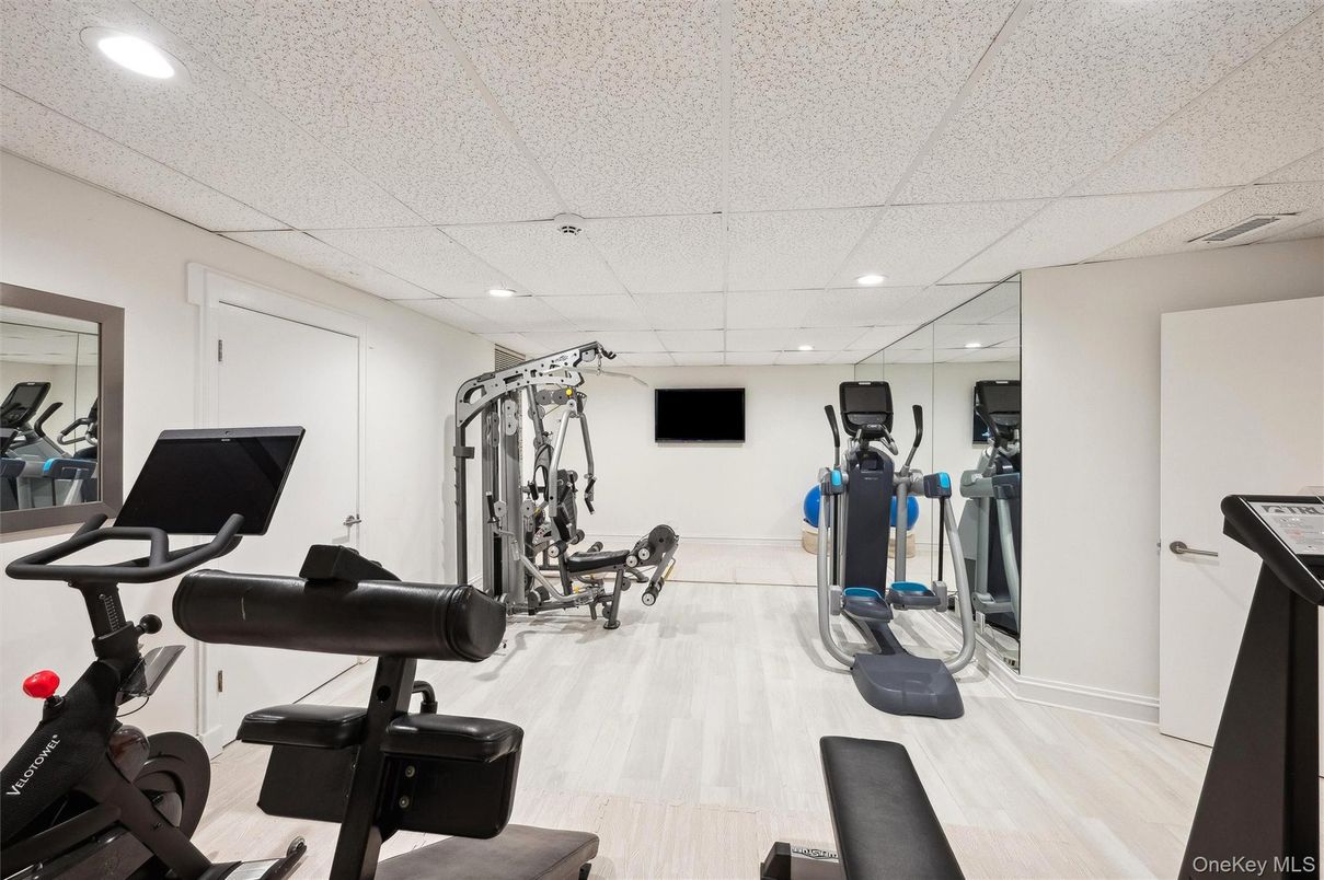 Fitness Equipment, Interior, Recessed Lighting, Wood Texture Flooring