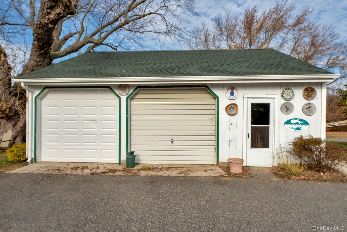 Detached Garage, Exterior
