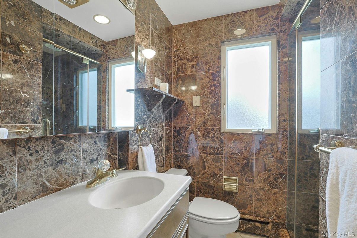 Bathroom, Interior, Recessed Lighting